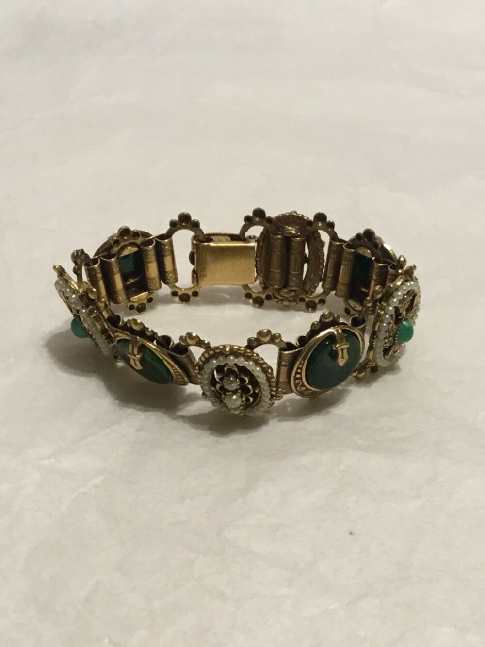 Victorian Revival gold tone faux pearl & green stone ornate link bracelet